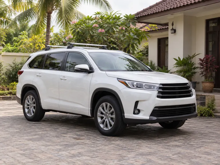 SUV dengan rak kosong untuk konteks soalan konfigurasi.